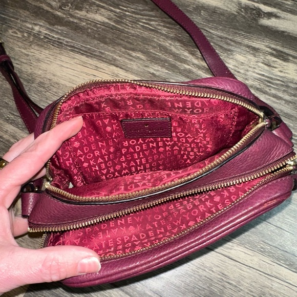 👜 Kate Spade New York Burgundy Leather Double Zip Crossbody Bag - Picture 2 of 6